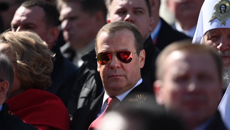 «Царствуют, но не правят»: Медведев осадил политические амбиции Карлов