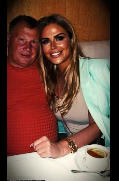 Депутат хотел сыграть в патриота, но забыл закрыть страничку в соцсетях