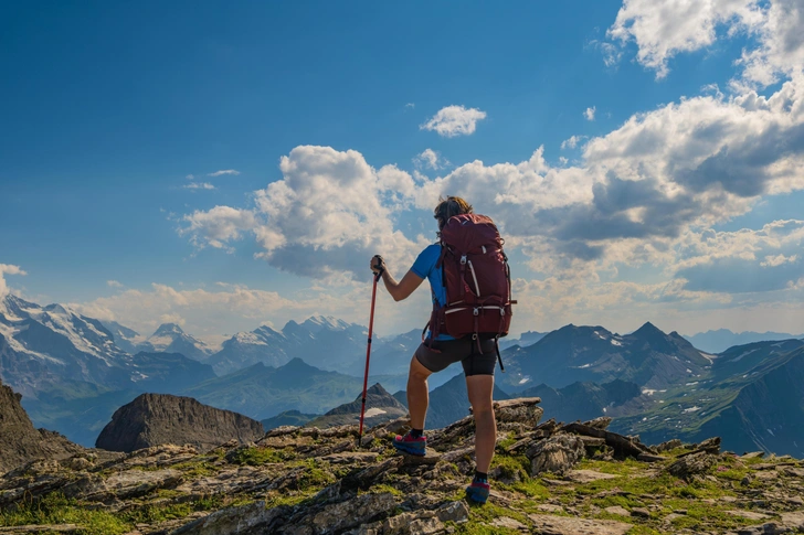 Экономить на кровати, но не на эмоциях: новые правила туризма от миллениалов и зумеров