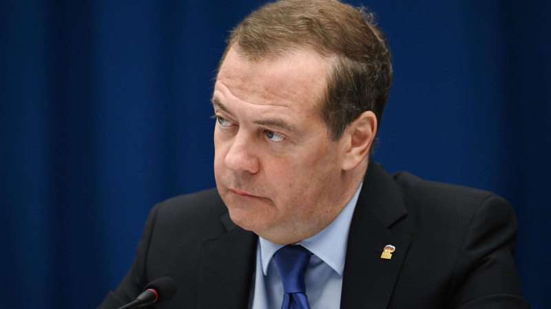 Медведев посоветовал Европе в случае конфликта с РФ надеяться только на себя