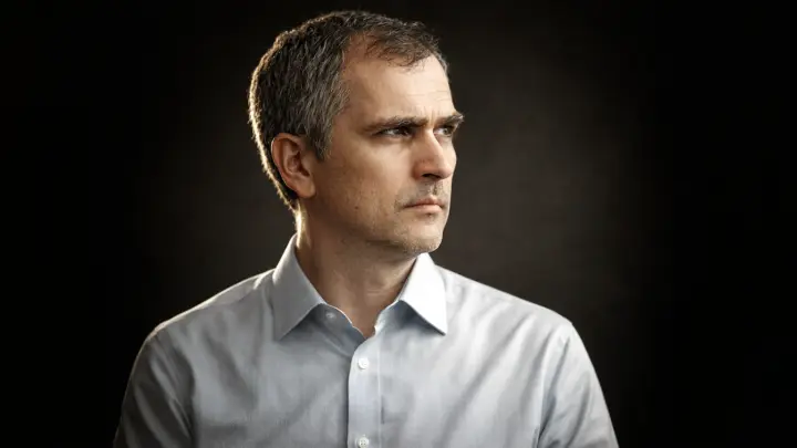 Над Подолякой смеялись. Но он всё равно пытается предупредить: Времени до августа