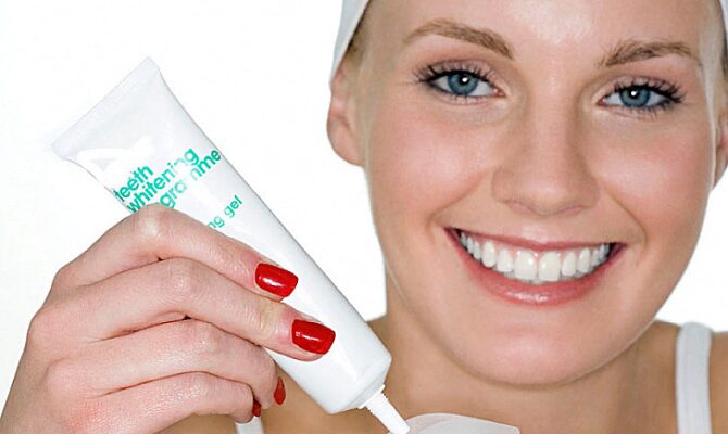 Как самостоятельно отбелить зубы | Рекомендации от клиники Доктор Смайл в Москве
