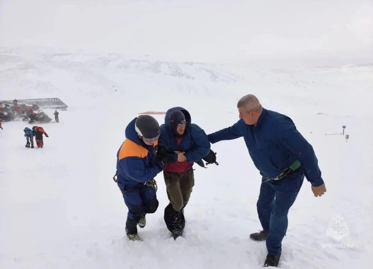 «Получилось как на перевале Дятлова»: на Камчатке 7 туристов попали в снежную бурю, двое погибли