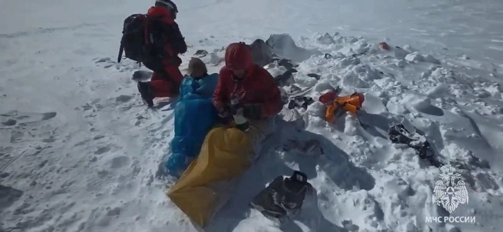 «Получилось как на перевале Дятлова»: на Камчатке 7 туристов попали в снежную бурю, двое погибли