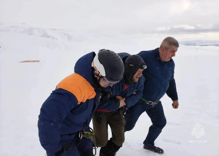«Получилось как на перевале Дятлова»: на Камчатке 7 туристов попали в снежную бурю, двое погибли