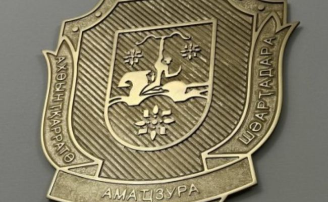 СГБ Абхазии выдворила жителей Сочи за фотосессию с грузинским флагом