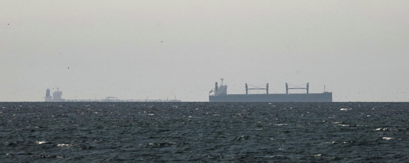 Грузовое судно в Персидском заливе, недалеко от Ормузского пролива