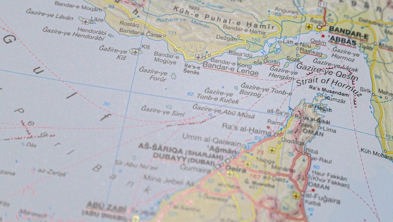 За проход по Ормузскому проливу во время перемирия суда будут платить двум странам