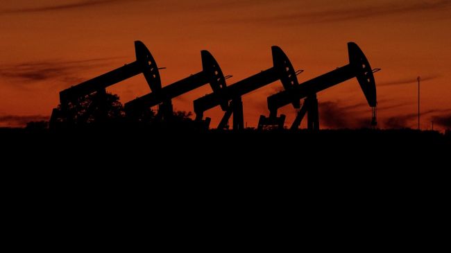 Bloomberg: Мировые запасы нефти истощаются с рекордной скоростью