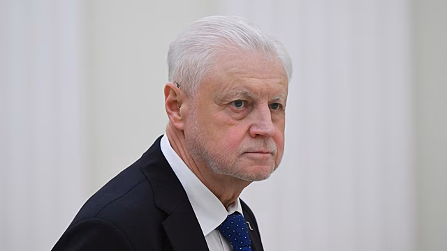 Миронов предложил давать молодоженам оплачиваемый отпуск