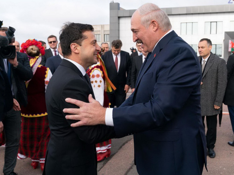 «Володе надо успокоиться»: Зеленский пригрозил превентивным ударом по Белоруссии после предложения Лукашенко о встрече