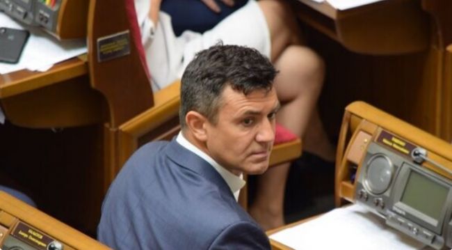 Зарплату не дают: Депутат Рады поплакался, что не может помочь куму Ермаку с залогом