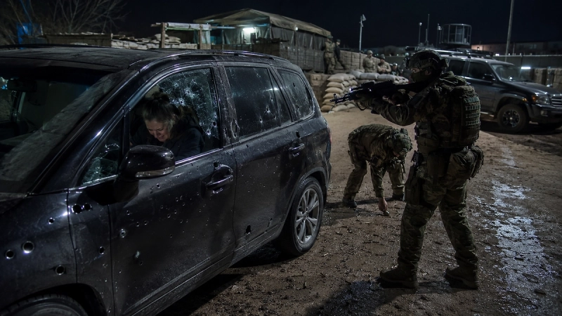 Журналист Sky News рассказал, как боец «Скалы» расстрелял их авто с водителем