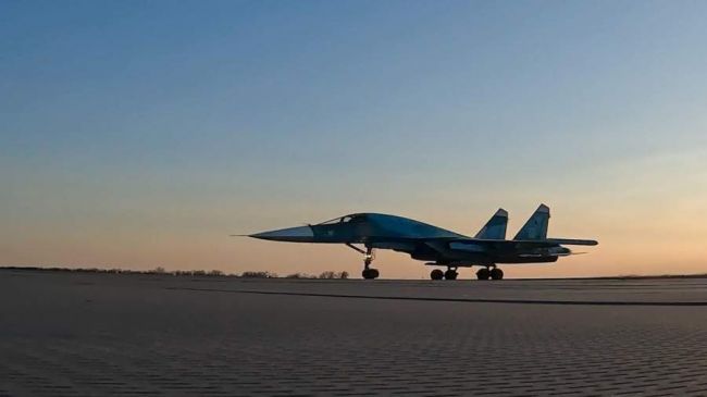 Бомбардировщик Су-34 из России эксперты признали лучшим в своем классе