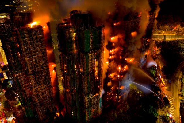 Яу Тат Хуэй, Гонконг. "Ночь века".Трагическое фото — в том жутком пожаре погибло более ста жителей.
