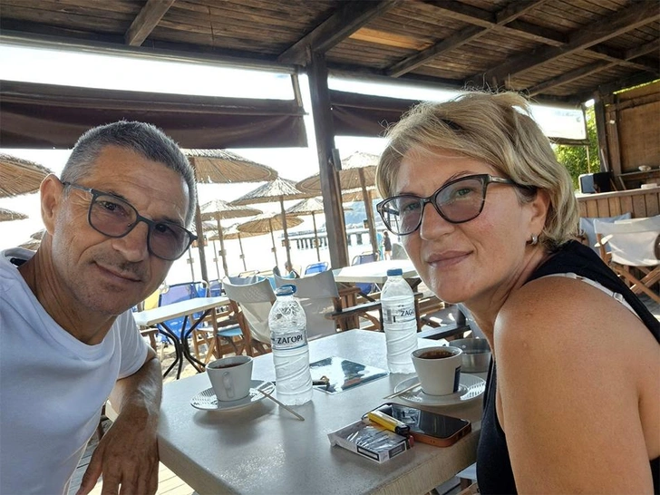 «Я сразу схватила его за ноги и подумала: „Если умирать — то вместе“». Пассажира наполовину вытянуло из разбитого иллюминатора боинга