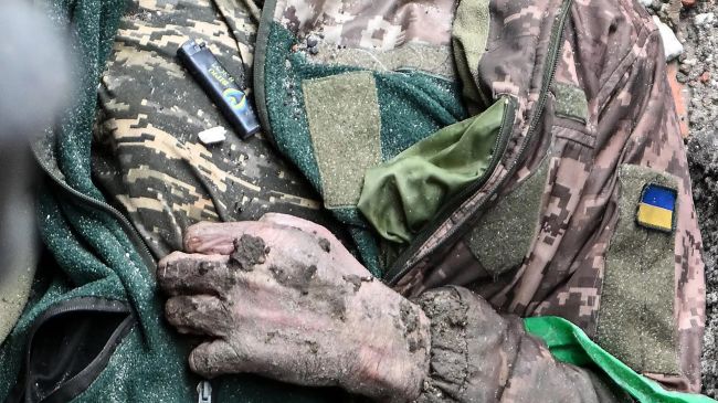 Под контролем СБУ находится сеть мошенников, обманывающих вдов боевиков ВСУ