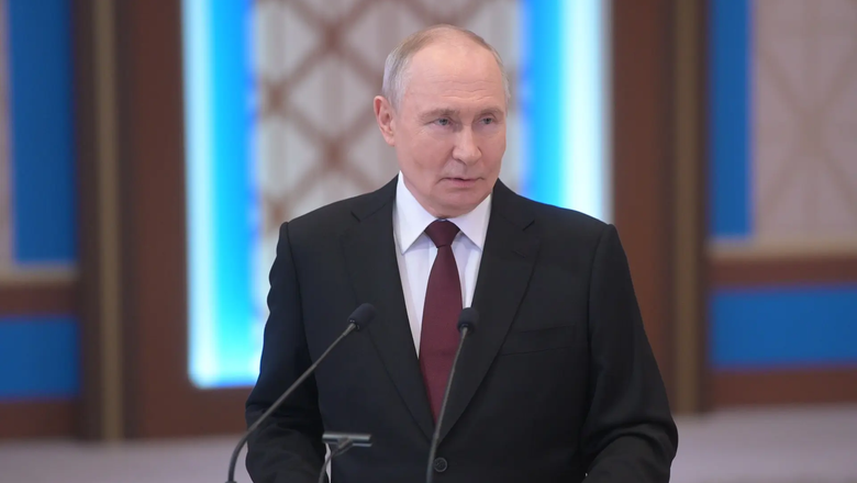Путин поздравил военных моряков с Днём ВМФ и отметил мощь ядерной триады