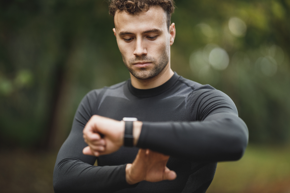 Тренды фитнеса 2026: что популярно и эффективно для здоровья — smart fitness tracker workout
