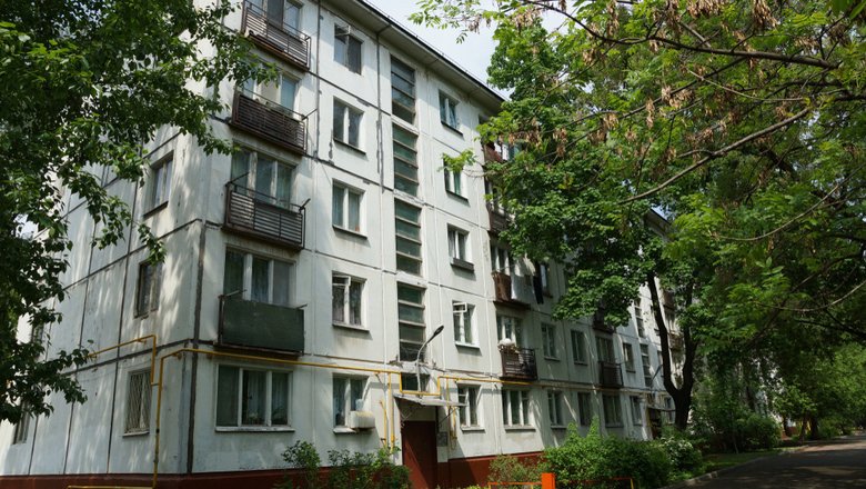 Дрон ВСУ ударил по многоэтажке в Энгельсе, жильцов эвакуировали
