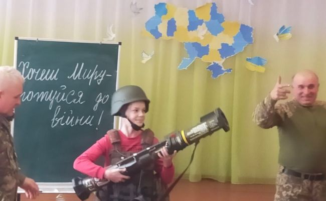 Мнение: на Украине ненависть к русским и России теперь прививают с детства
