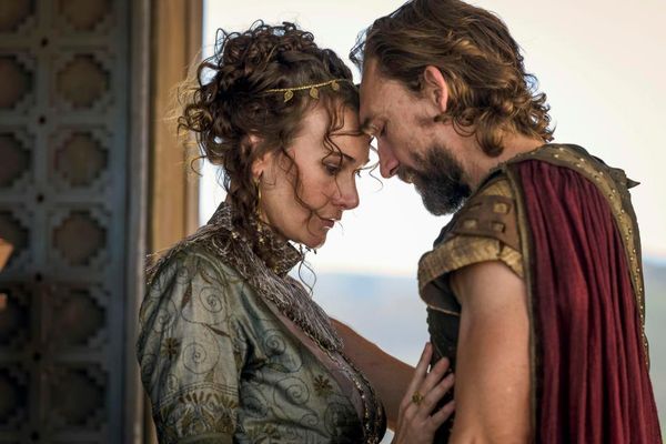 Джозеф Моул в роли Одиссея в телесериале Би-би-си 2018 года Падение Трои (Troy: Fall of a City)