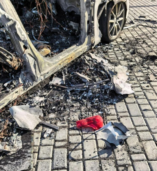 Появилось видео подрыва Mercedes главы «Уралдронзавода»: директор в реанимации, водитель погиб