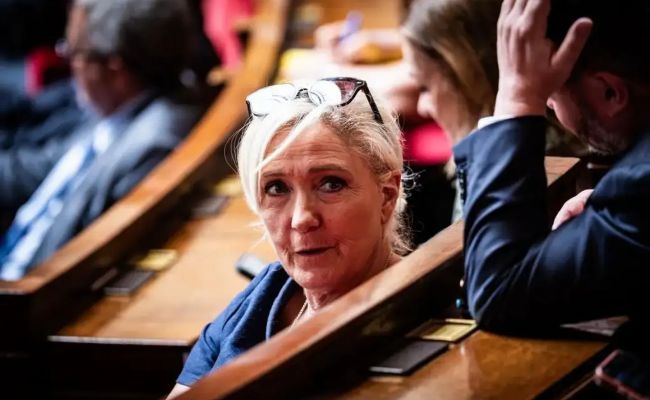 С двойным отрывом: на выборах президента за Ле Пен готовы голосовать до 38%