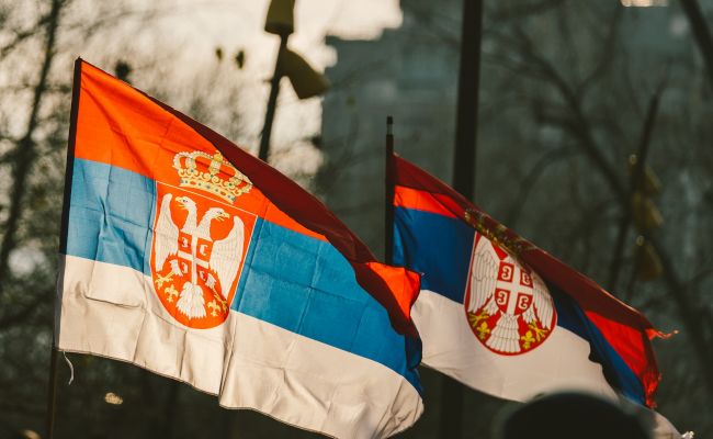 Сербский министр отрицает введение виз для россиян
