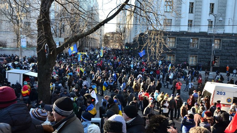 Сутки постоял и деньги в карман: стало известно, сколько получали украинцы за один день участия в митингах