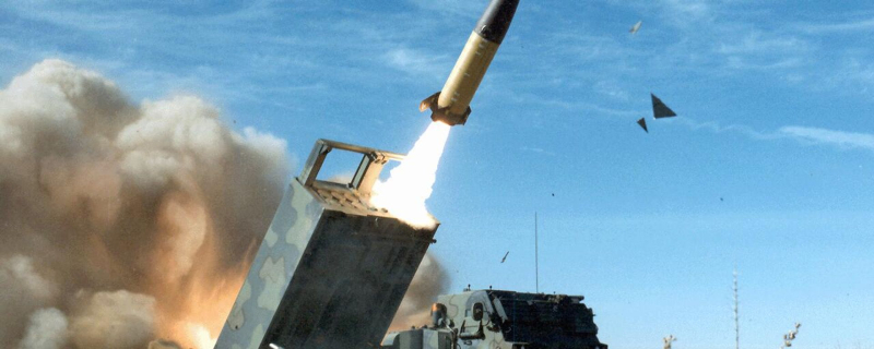 Пуск ракеты ATACMS из РСЗО M270