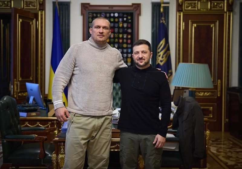 61 дом, «Гелик» для жены и пост президента Украины: как Усик ищет себя после побега из ВСУ