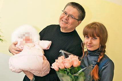 Отсидел, вышел, остался миллиардером: как экс-министр Улюкаев «бедствует» после развода